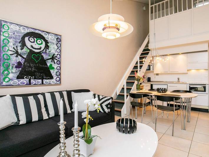 Ferielejlighed for 6 personer, med pool og balkon, børnevenlig i Fåborg