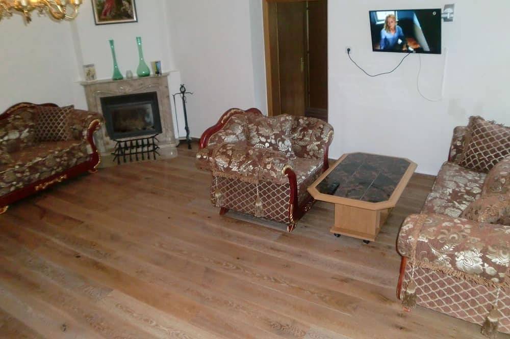 Ganze Wohnung, Stil-Appartement Mit 2 Balkons Und Bergblick in Kreuzeckgruppe, Dellach im Drautal