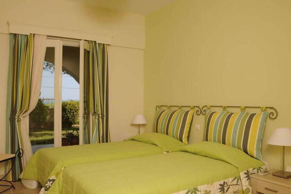 Entire apartment, Astarte Villas - Coco Palm Deluxe 2 Bedroom Apartment N3 in Planos, Zakynthos