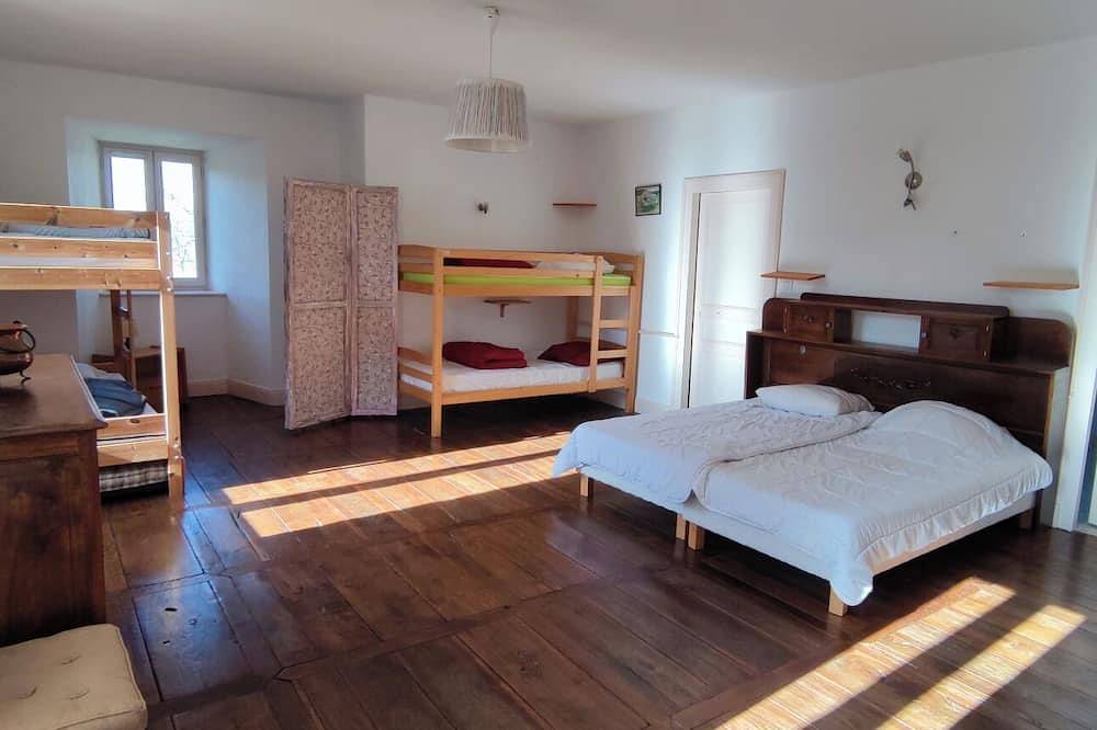 Gîte authentique et isolé en pleine campagne cantalienne – idéal famille & amis in Saignes, Parc naturel régional des Volcans d'Auvergne