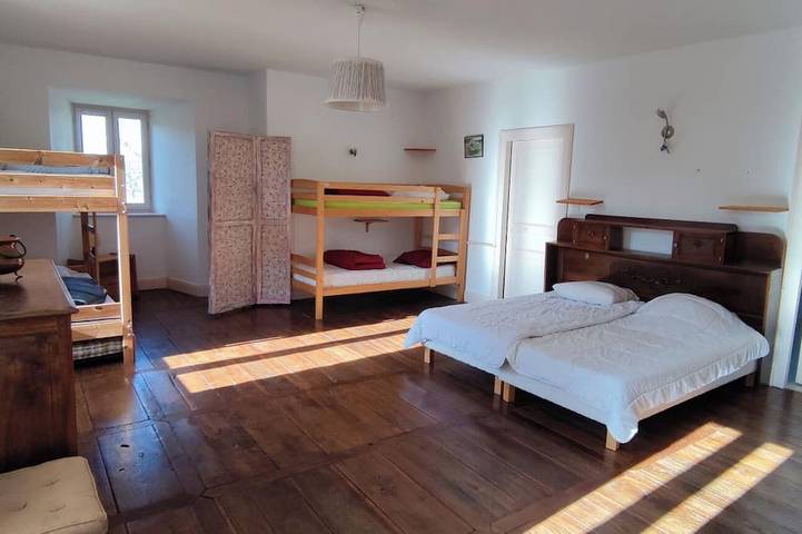Location de vacances pour 12 personnes, avec jardin à Saignes - 2