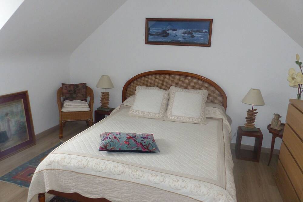 Fully renovated farmhouse in village near a typical fishing port in Hôpital-Camfrout, Región de Brest