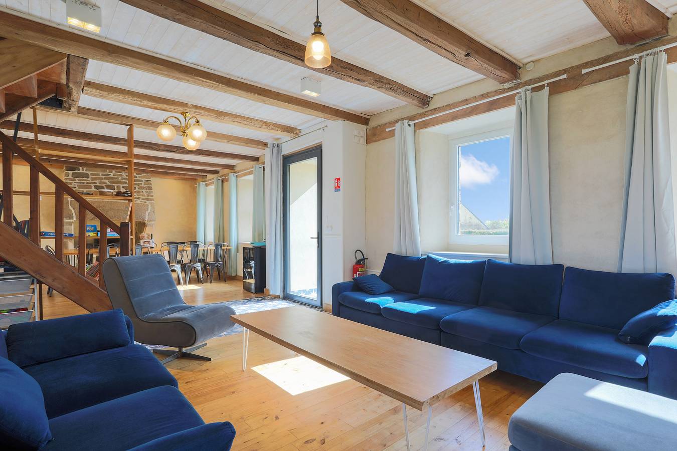 Cottage 'Maison Familiale 12 Pers Proche Mer' with Shared Terrace and Wi-Fi in Saint-Michel-en-Grève, Ceinture Dorée