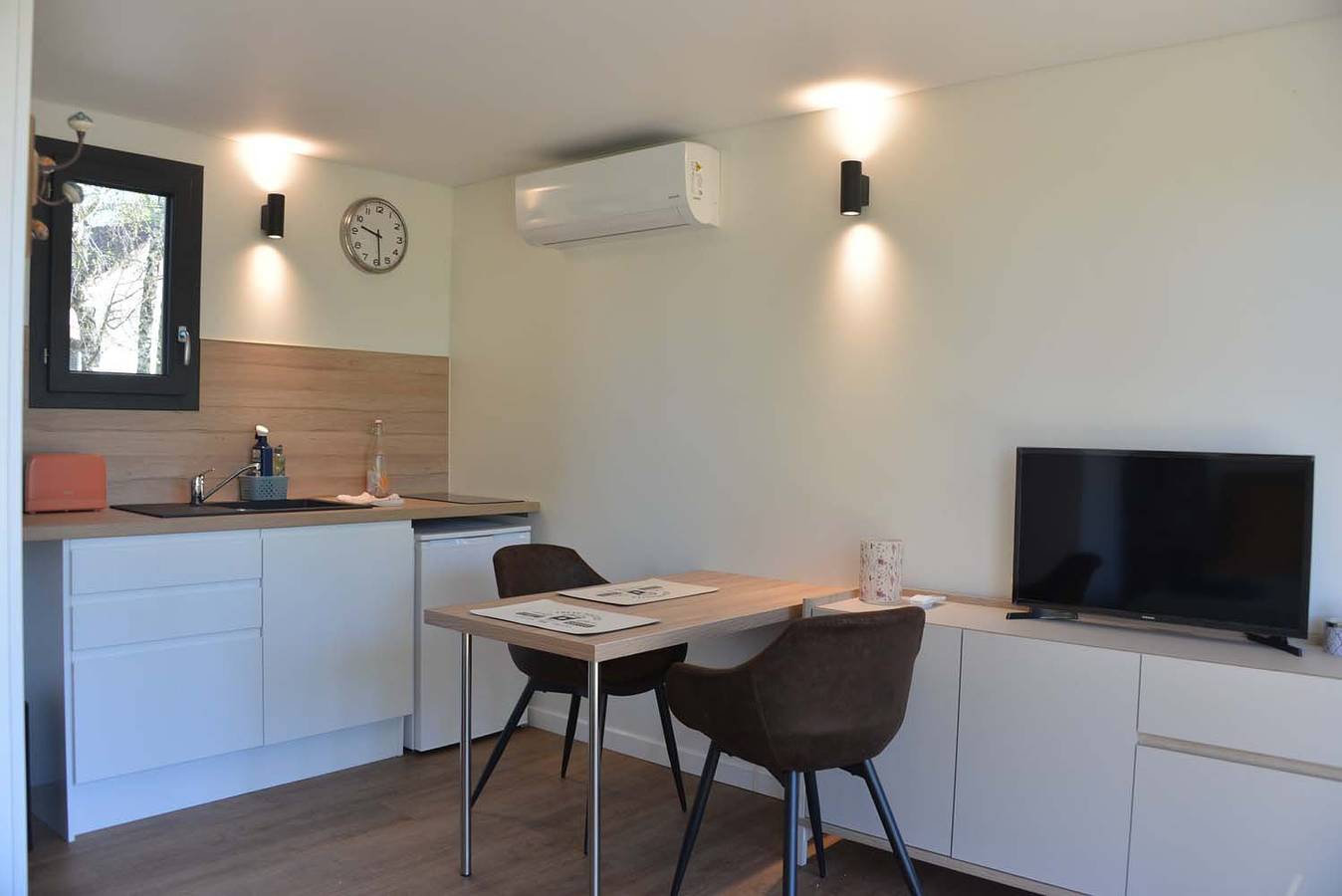 Lodge au bord d'un étang in Saint-Laurent-Nouan, Sologne