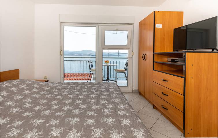 Ganze Ferienwohnung, Gemütlich, 1,5 km vom Strand entfernt: WLAN, Klimaanlage & Parkplatz – der perfekte Urlaubsort! in Klek, Dubrovnik-Neretva