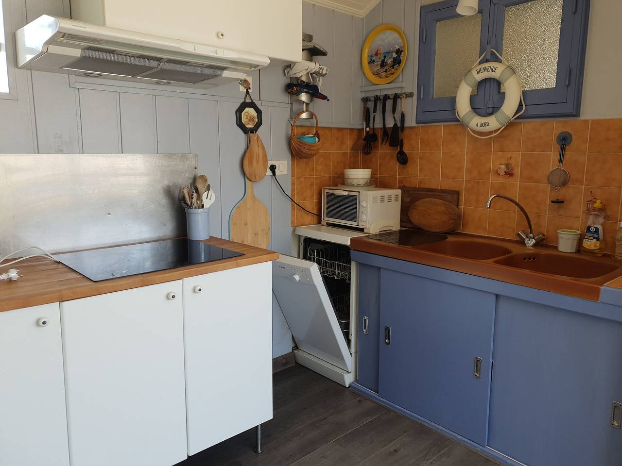 Maison Vendéenne Rénovée, Proche Plage et Commerces, Chambres Indépendantes, Jardin Privé in L'Aiguillon-la-Presqu'île, Vendée