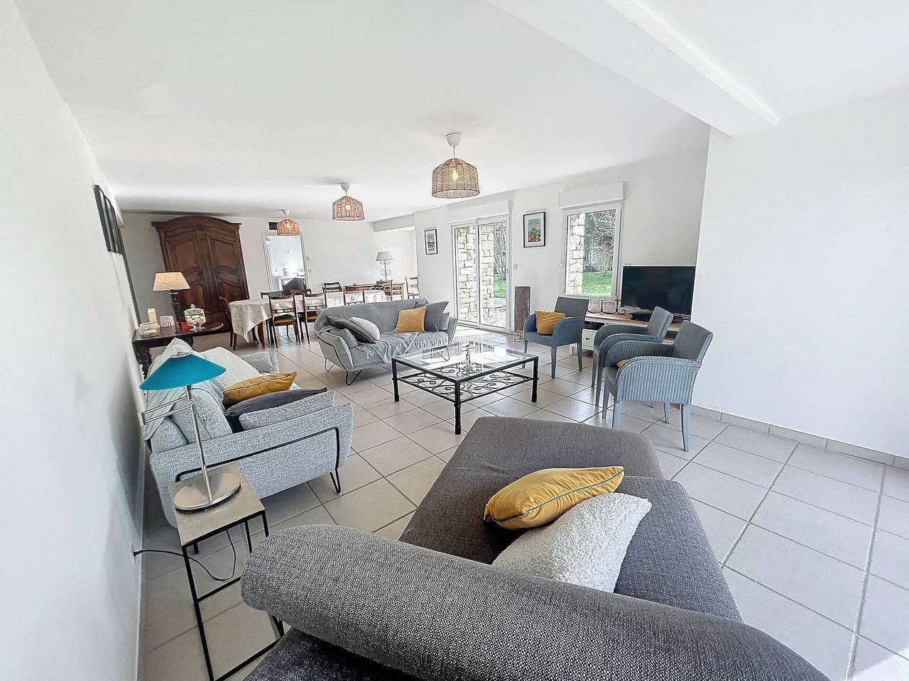 Großes Haus in Strandnähe von Carolles mit Garten, 5 Schlafzimmern, Parkplatz, Wlan, 10 Betten in Carolles, Côte de la Déroute