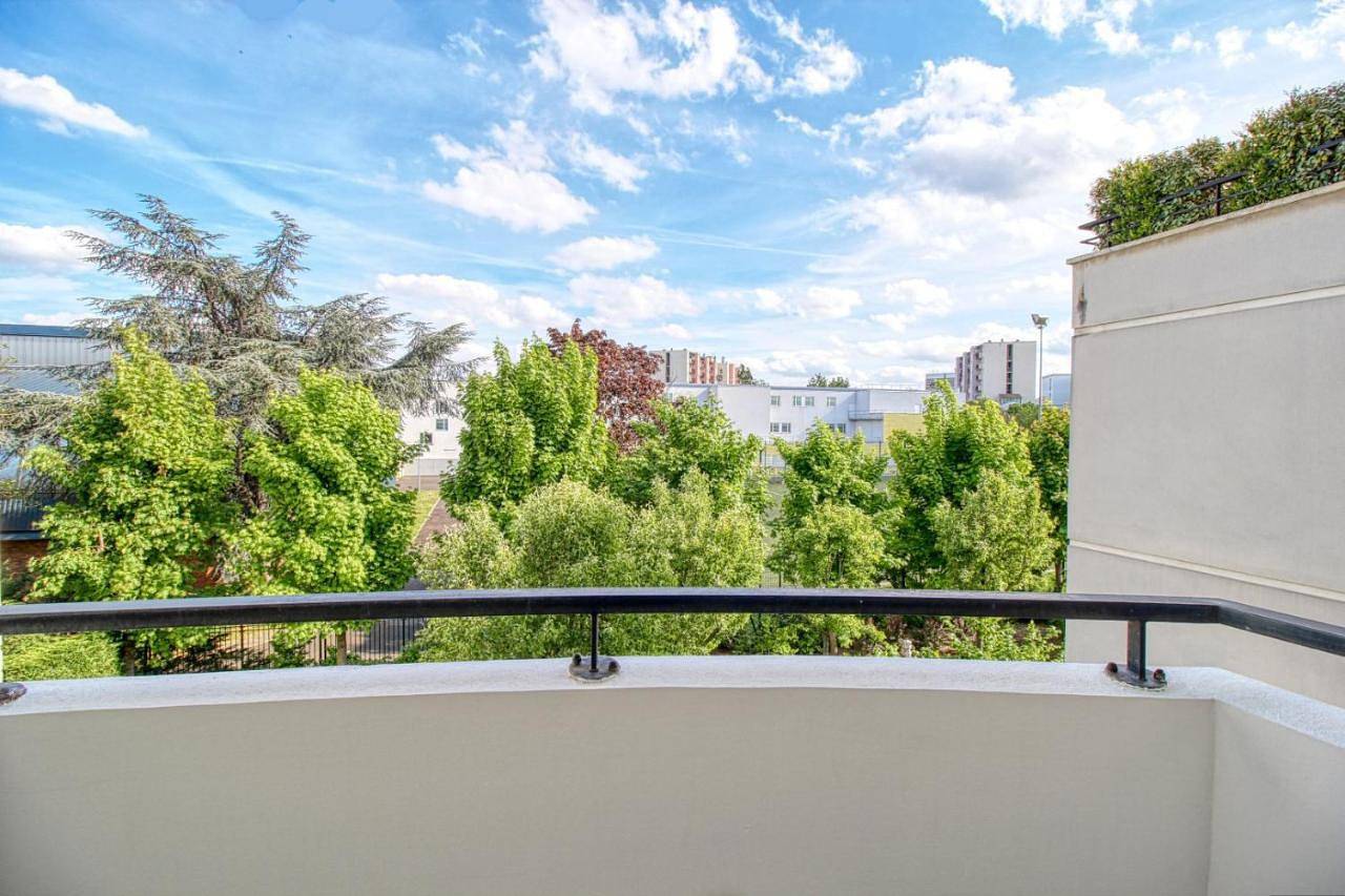 Appartement entier, Three-Bedroom Apartment in Nanterre, Hauts-de-Seine