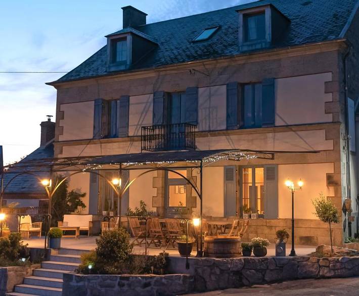 Chambre d’hôte pour 3 personnes, avec Jacuzzi et Terrasse ainsi que Jardin et Vue dans la Creuse