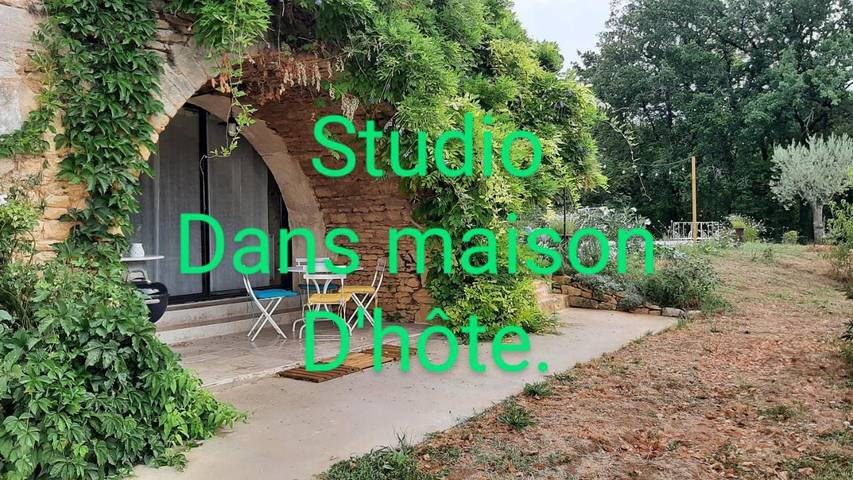 Location de vacances pour 2 personnes, avec piscine et jardin ainsi que terrasse et vue à Saint-Martin-le-Redon - 3