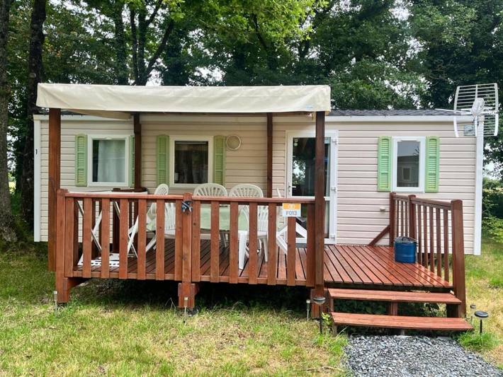 Camping pour 6 personnes, avec Terrasse ainsi que Bassin pour enfant et Piscine