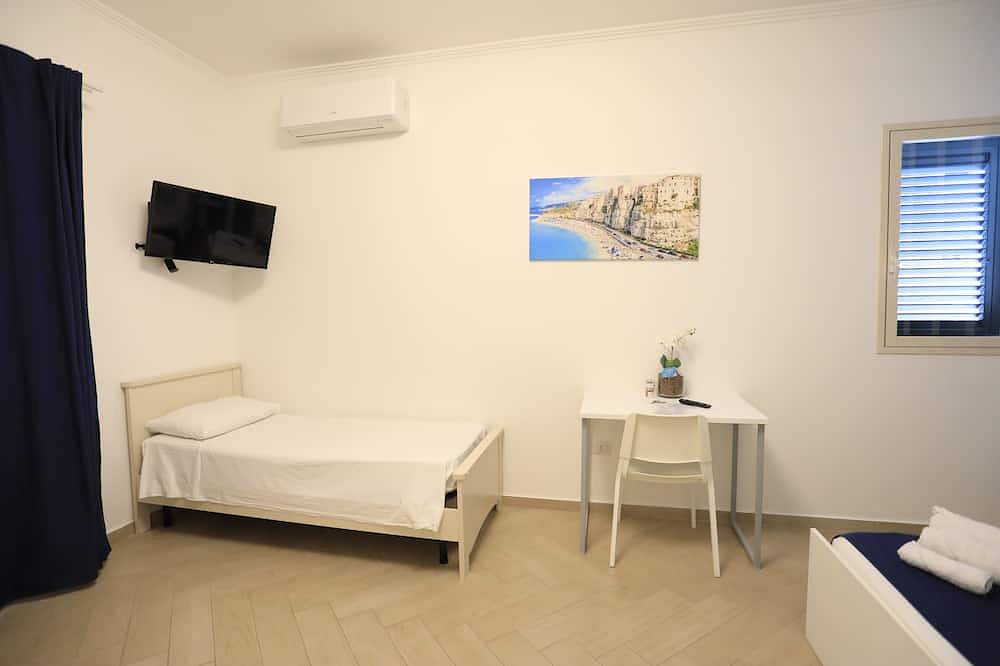 Onofrio House Tropea (Triple Room) in Tropea, Vibo Valentia Province