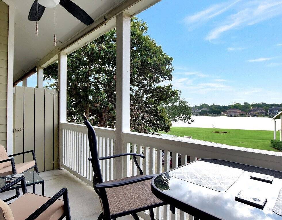 Ganze Wohnung, Waterfront Condo in upscale neighborhood of April Sound “Our Happy Place” in Lake Conroe