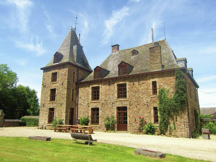 Vakantiehuis voor 14 personen, with Terras and Tuin as well as Zwembad and Sauna in Trois-Ponts