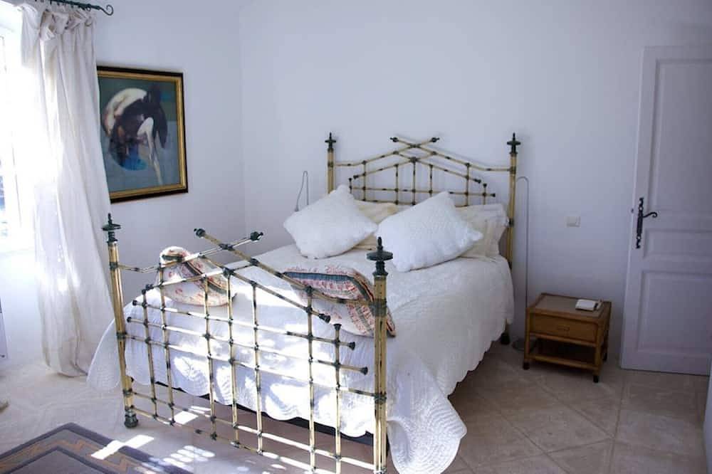Beautiful Provençal manor house in award winning vineyard in Carnoules, Region de Toulon