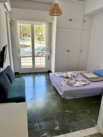 Gîte pour 2 personnes, avec balcon dans Anavissos