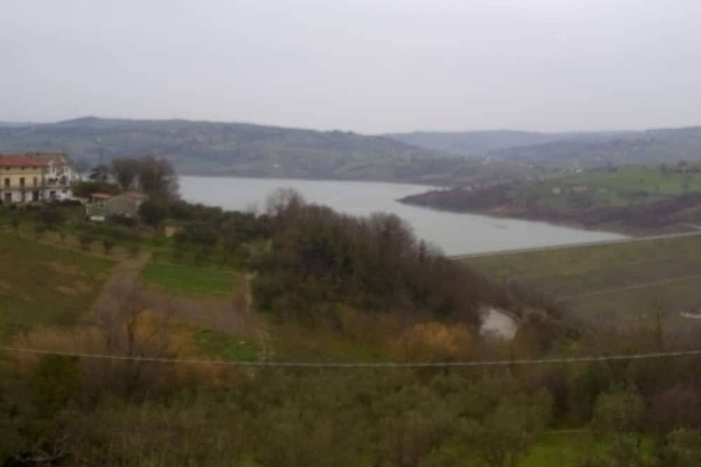 Apartment located on the national road but close to every meeting point in Campolattaro, Benevento Provinz