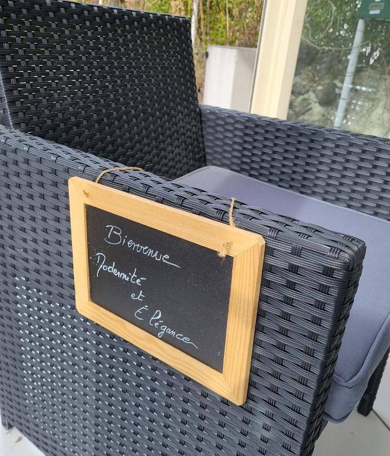 Appartement entier, Two-Bedroom Apartment in Issoire, Parc Naturel Régional Livradois-Forez