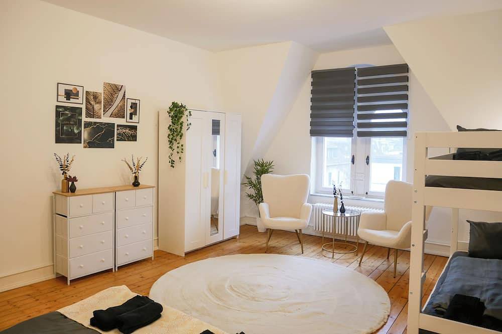 Appartamento intero, Luxury apartment 8 persons, 300m² garden, terrace, bathtub, 10 min to the city center in Colonia, Renania