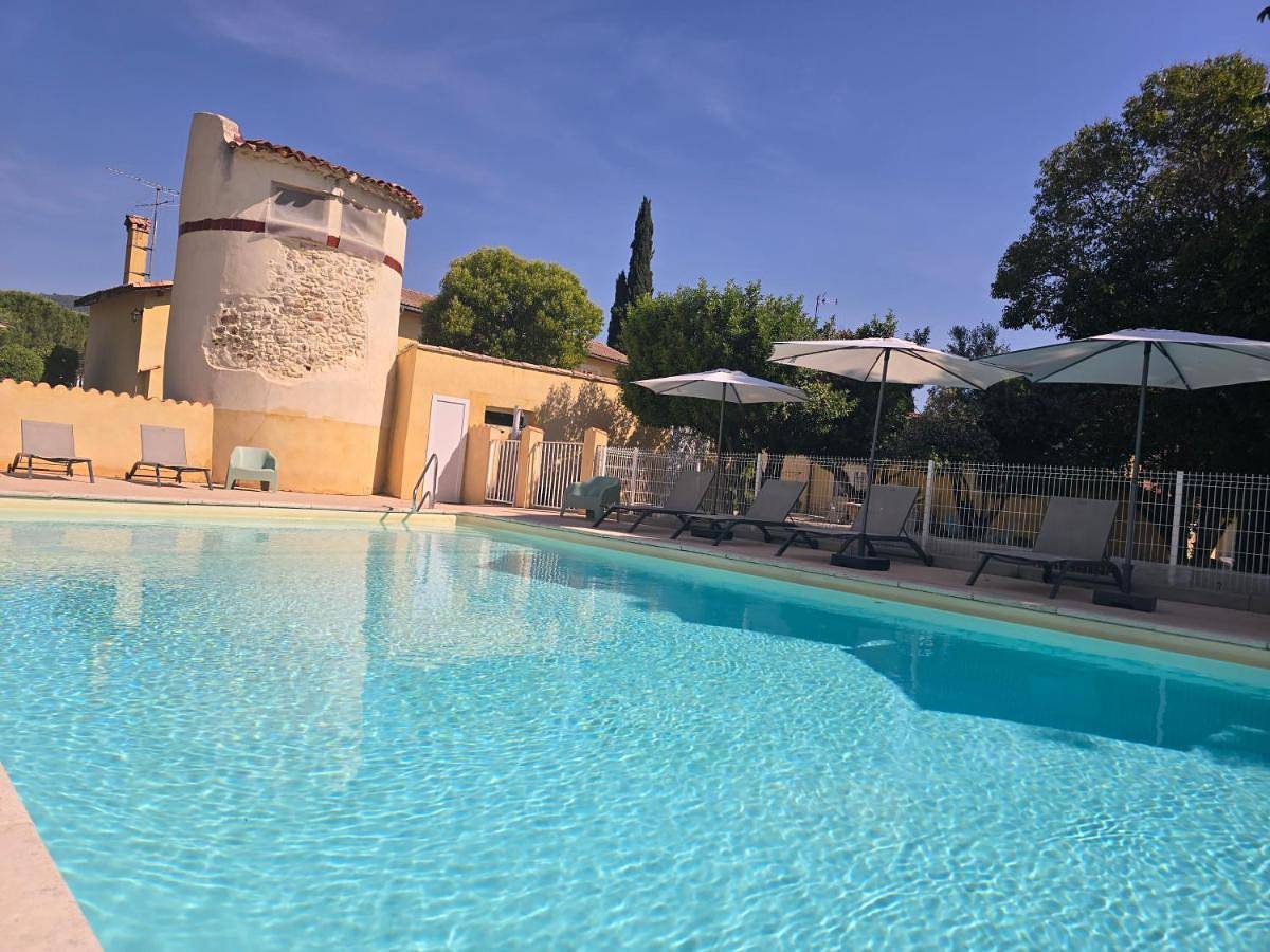 Le Mas des Quintrands Manosque - Motel de charme in Manosque, Parc naturel régional du Luberon