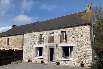 Gîte pour 6 personnes, avec jardin à Lanouée