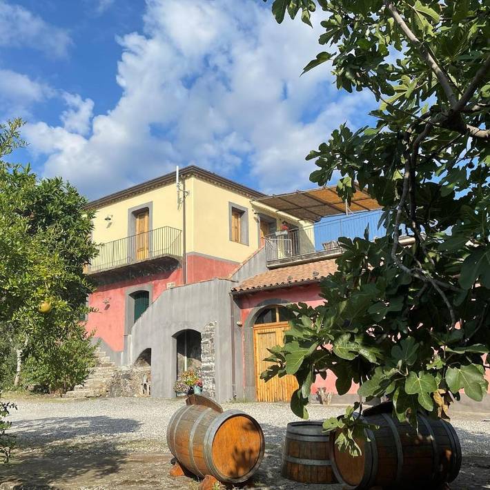 Bungalow per 8 persone, con piscina e panorama nonché giardino sull' Etna
