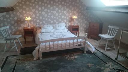 Gîte pour 4 personnes, avec jardin à Vallières-les-Grandes