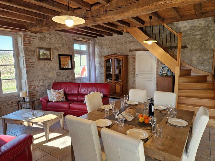 Gîte pour 8 personnes, avec terrasse et piscine à Charroux (Auvergne)