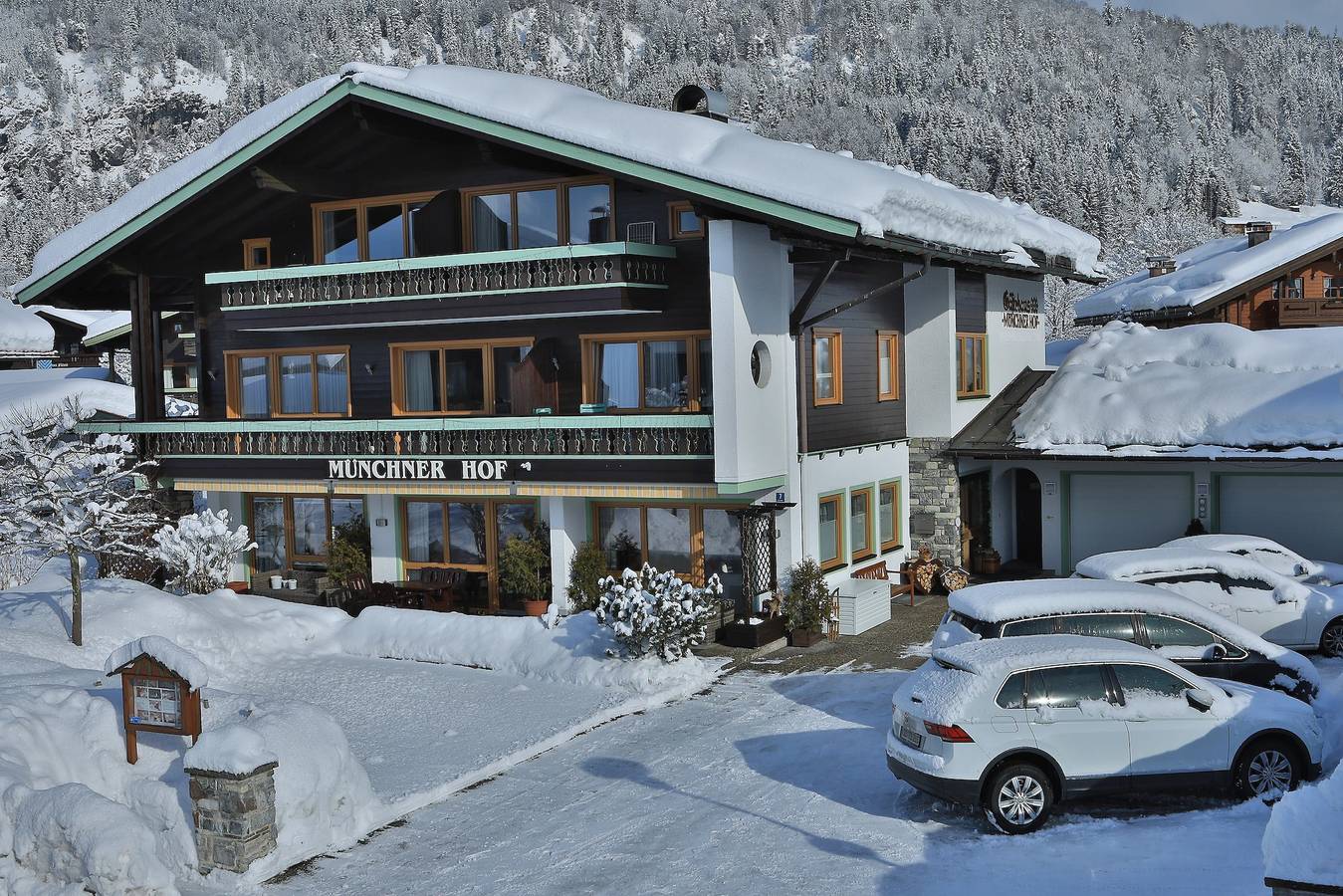Ganze Ferienwohnung, Gästehaus Münchner Hof - Komfortables Doppelzimmer mit Südbalkon in Reit im Winkl, Bayerische Alpen