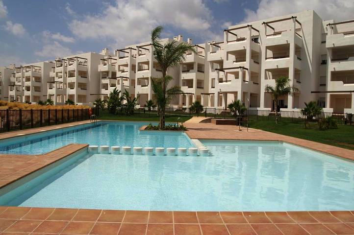 Apartamento de vacaciones para 6 personas, con jardín además de vistas y piscina - 1