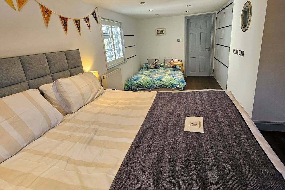 Set in the heart of Lyme Regis in the conservation area of the old town in Lyme Regis, Dorset