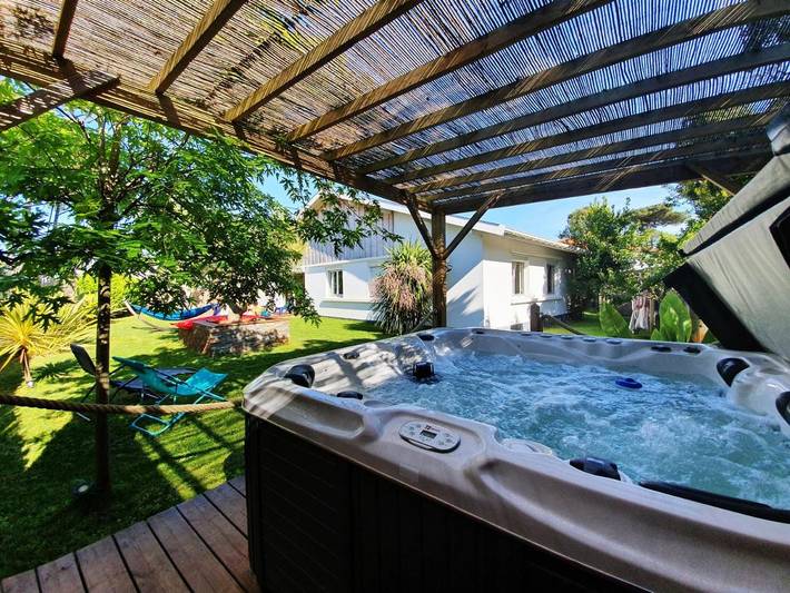 Maison d’hôte pour 2 personnes, avec Jacuzzi ainsi que Terrasse et Jardin à Biscarrosse