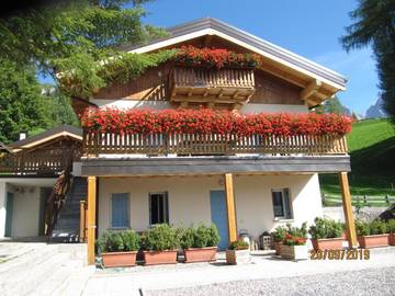 Gîte pour 8 personnes, avec jardin et vue, animaux acceptés à Funes