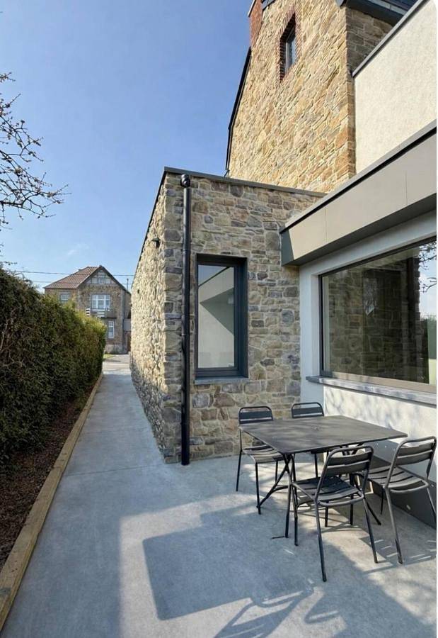 Gîte pour 6 personnes, avec vue et terrasse dans Lustin - 2