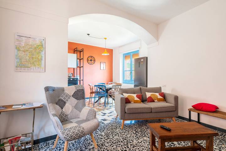 Casa Vacanze 'Sa Omu 'Eccia' con Vista Mare e Terrazza Privata in Villagrande Strisaili, Barbagia