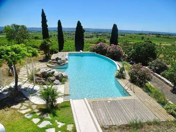 Gîte pour 4 personnes, avec vue et piscine ainsi que sauna et terrasse à Saint-Guiraud