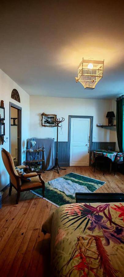 Double Room with Private Bathroom in Cahors, Quercy