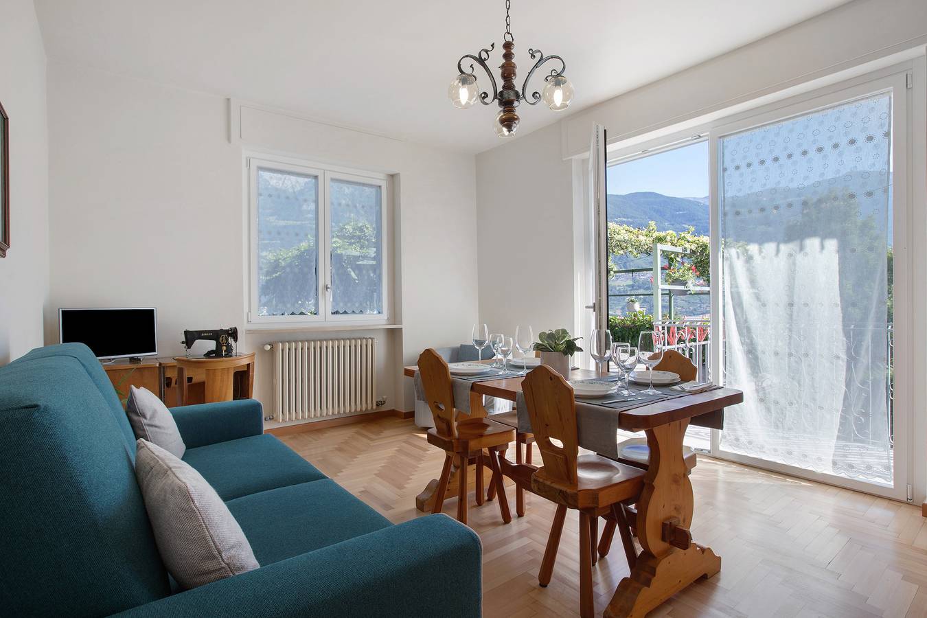 Appartement entier, Appartement 'La Meison De La Louye' avec vue montagne, Wi-Fi et climatisation in Aoste, Alpes valaisannes