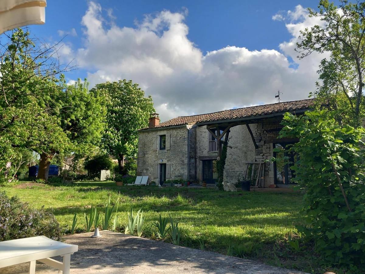Double Room with Private Bathroom in Lalbenque, Quercy