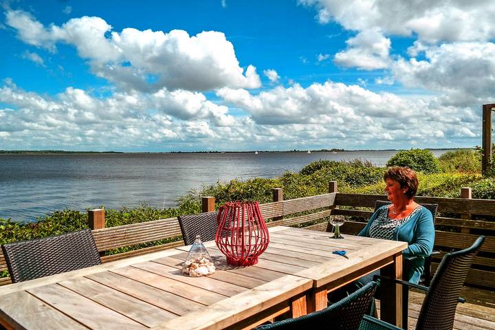 Ferienhaus für 6 Personen, mit Terrasse und Sauna sowie Garten und Seeblick in Anjum - 2