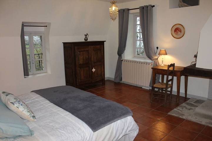 Gîte pour 4 personnes, avec jacuzzi ainsi que jardin et piscine, animaux acceptés à Coubisou - 3