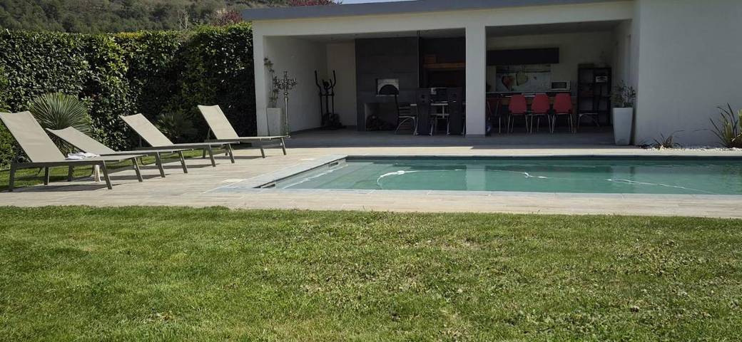 Chalet para 8 personas, con terraza además de vistas y piscina - 1