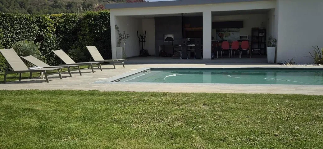 Chalet para 8 personas, con vistas además de piscina y terraza - 1