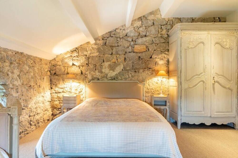 Beautiful former farmhouse with swimming pool in Labeaume, Ardèche