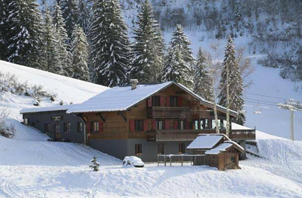 Gîte pour 2 personnes, avec Terrasse et Jacuzzi ainsi que Jardin et Sauna