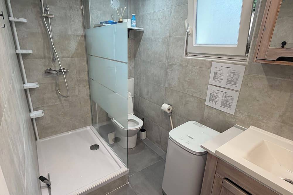 Appartement entier, Studio au calme in Aspremont, Côte méditerranéenne (France)