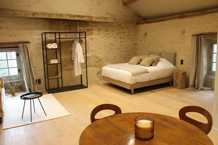 Gîte pour 2 personnes, avec terrasse dans Château de Châteauneuf - 4