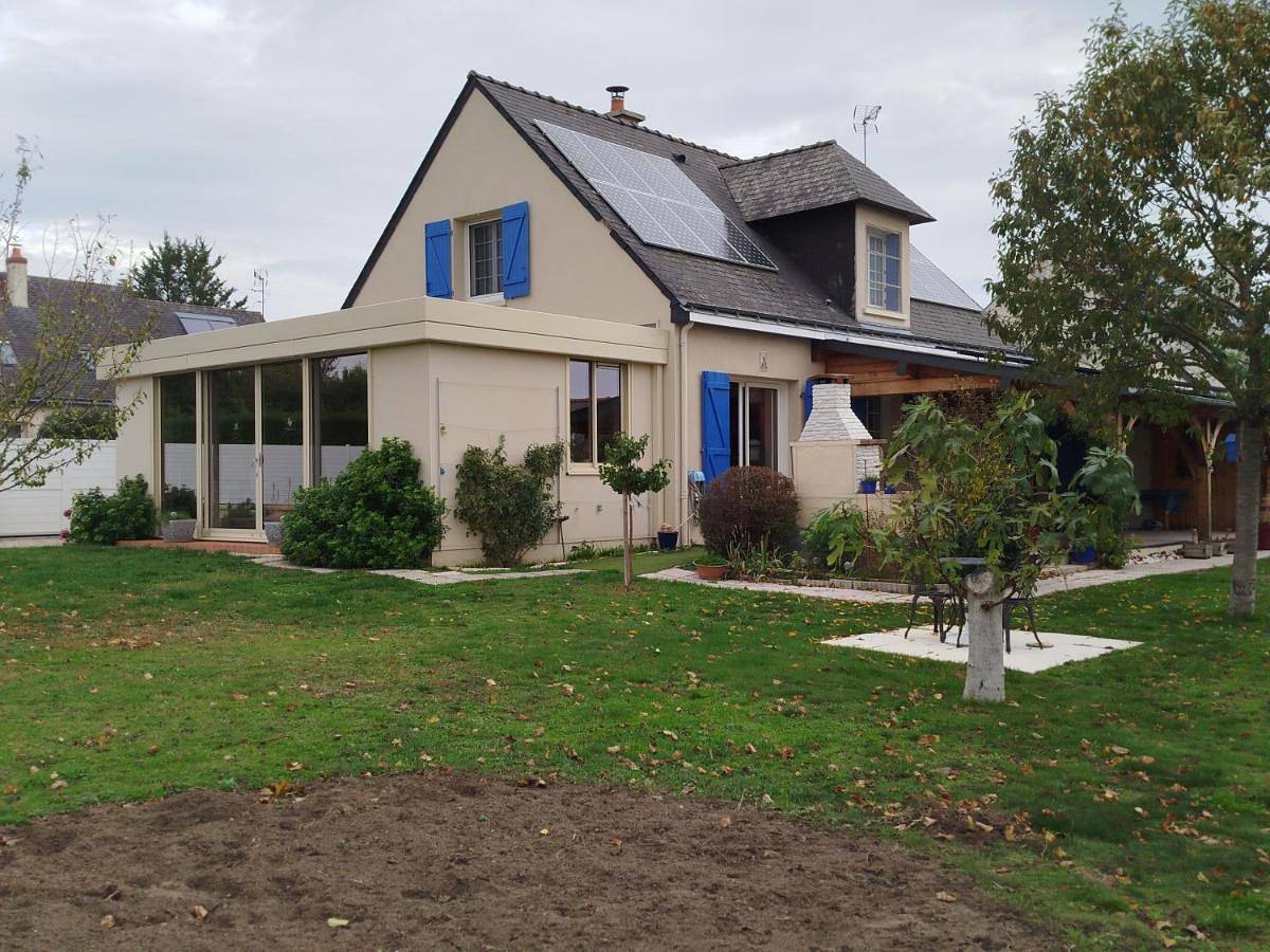 Maison fleurie in Longué-Jumelles, Vallée de la Loire