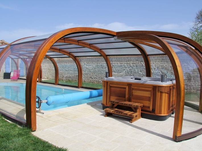 Location de vacances pour 8 personnes, avec Jacuzzi ainsi que Terrasse et Jardin à Romans