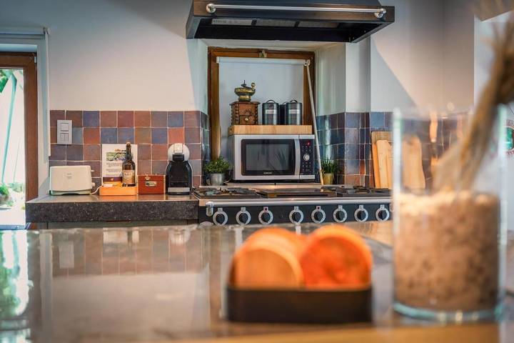 Location de vacances pour 26 personnes, avec jacuzzi ainsi que piscine et jardin à Chimay - 3